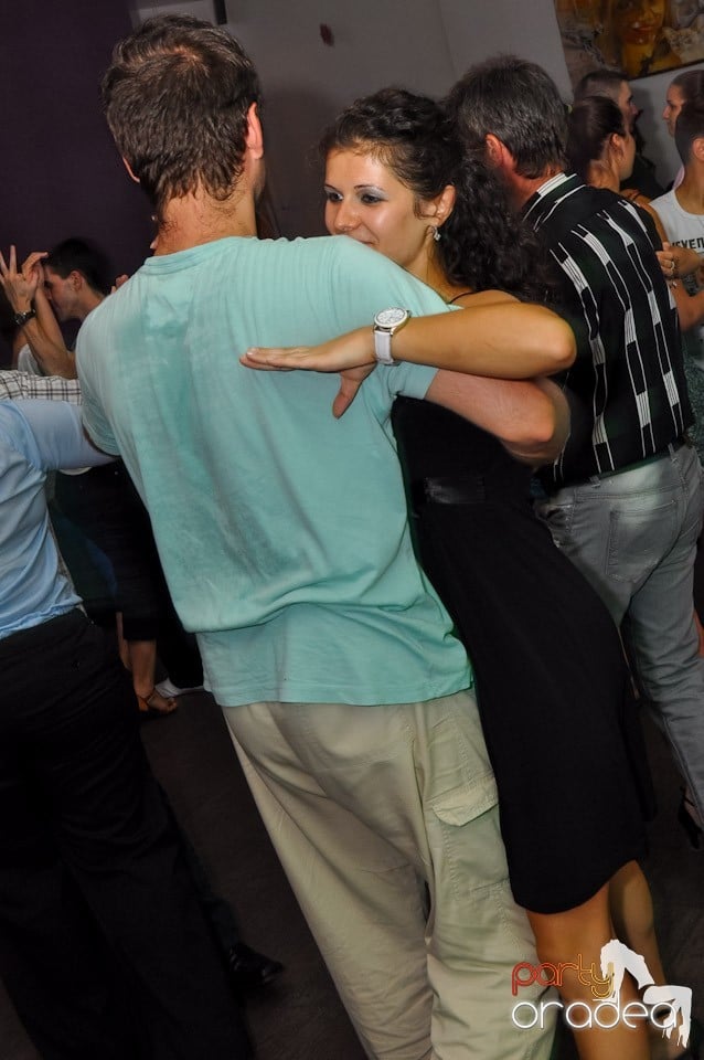 Seară de dans în Blondy's Art Café, 