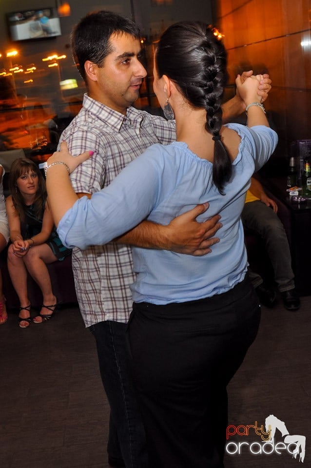 Seară de dans în Blondy's Art Café, 