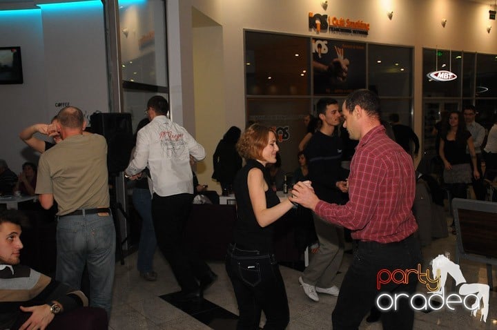 Seară de dans în Blondy's Art Café, 