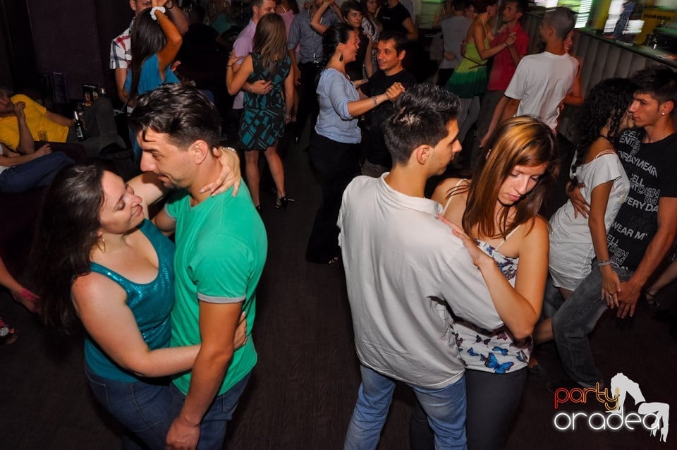 Seară de dans în Blondy's Art Café, 