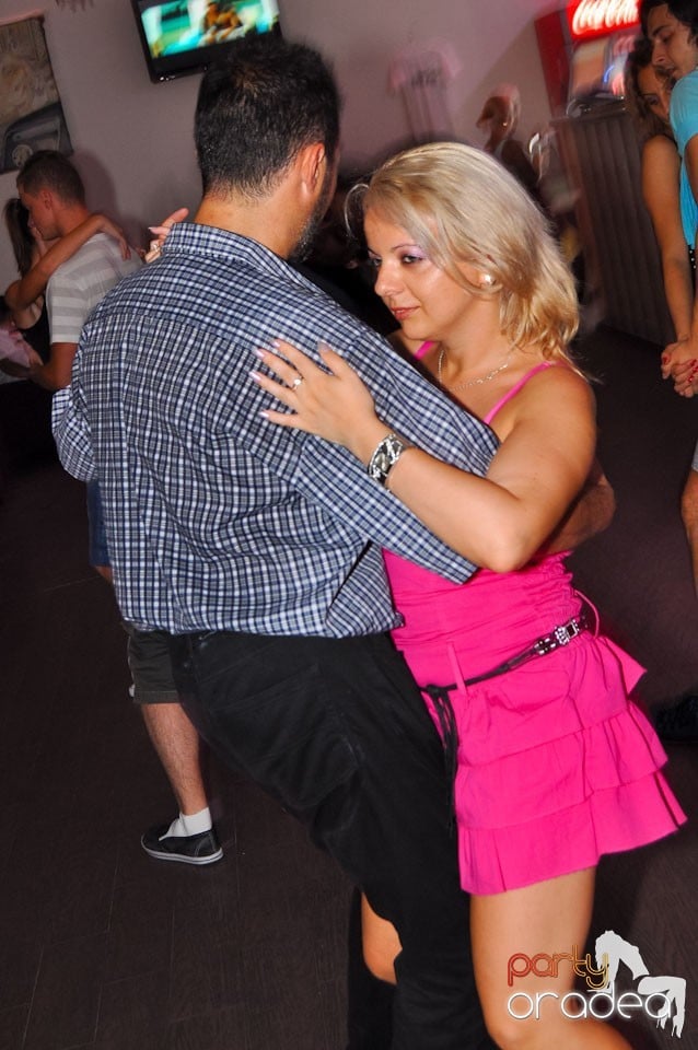 Seară de dans în Blondy's Art Café, 