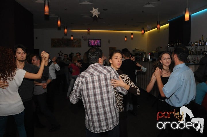 Seară de dans în Blondy's Art Café, 