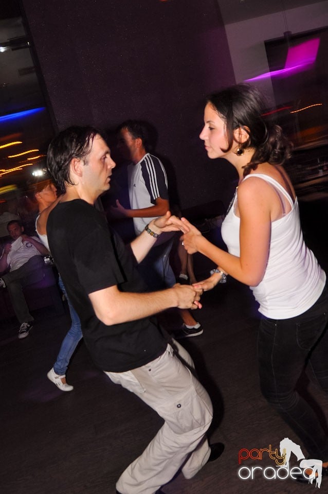 Seară de dans în Blondy's Art Café, 