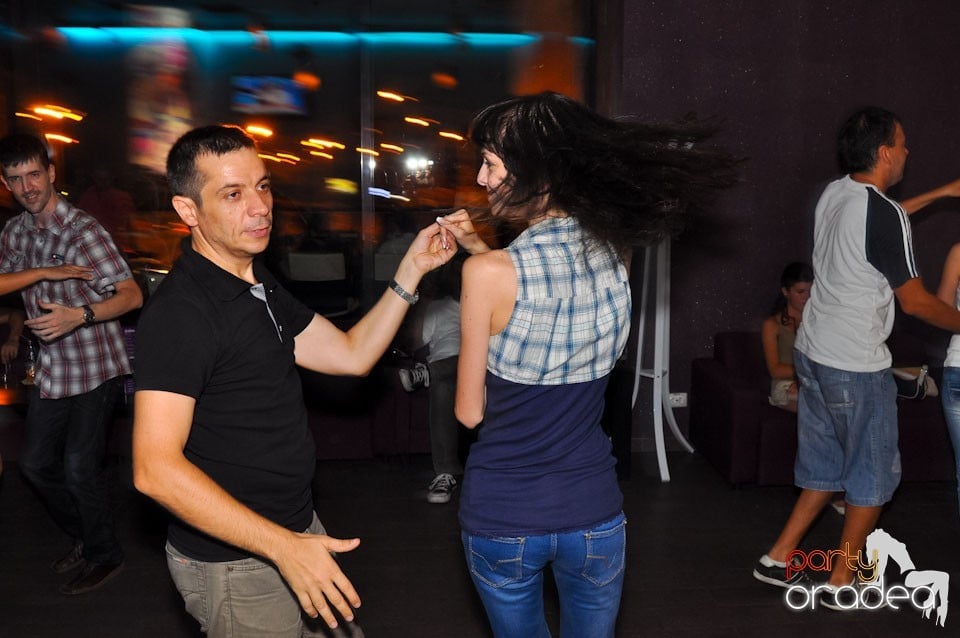 Seară de dans în Blondy's Art Café, 