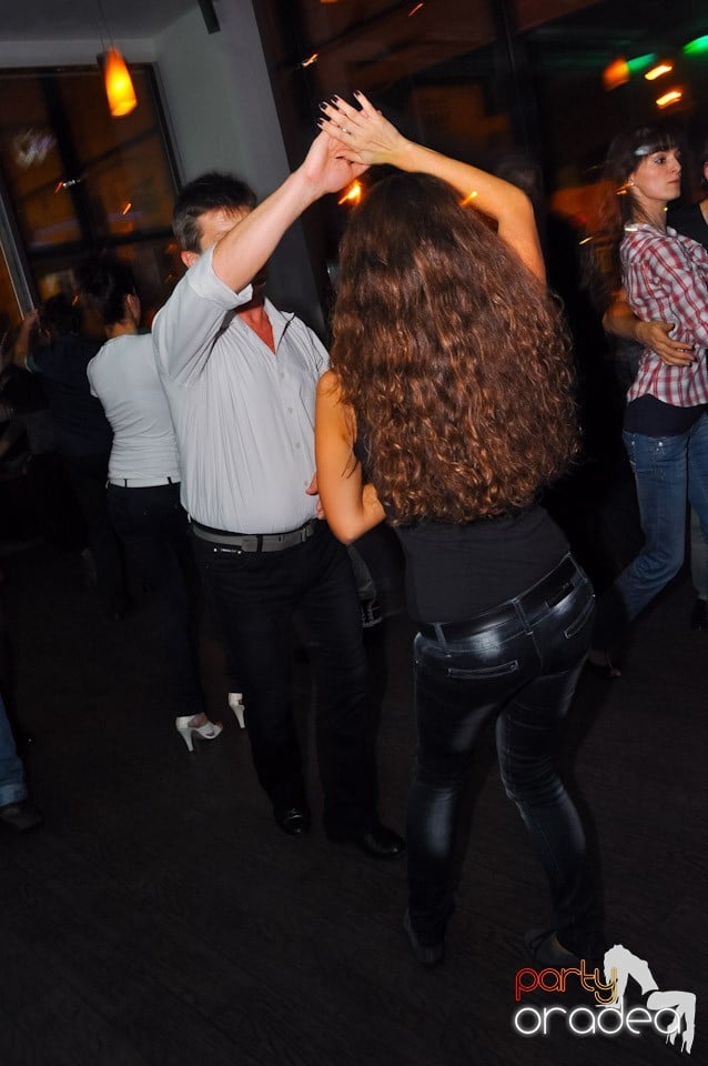 Seară de dans în Blondy's Art Café, 