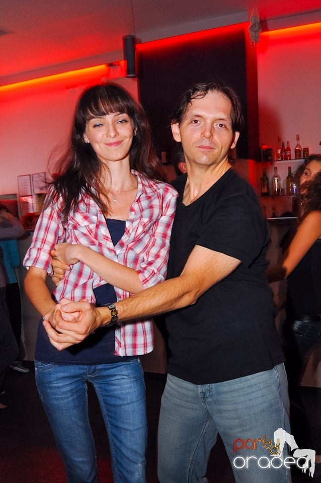 Seară de dans în Blondy's Art Café, 