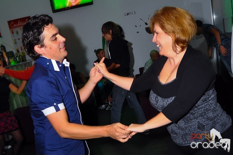 Seară de dans în Blondy's Art Café, 