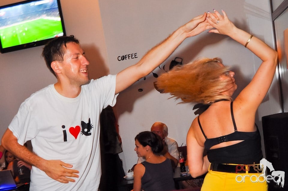 Seară de dans în Blondy's Art Café, 