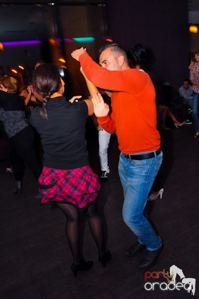 Seară de dans în Blondy's Art Café, 