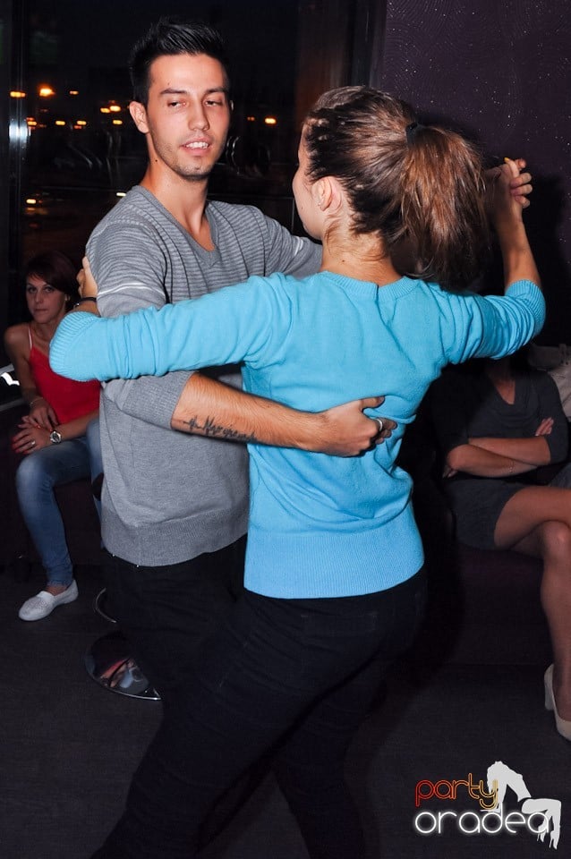 Seară de dans în Blondy's Art Café, 