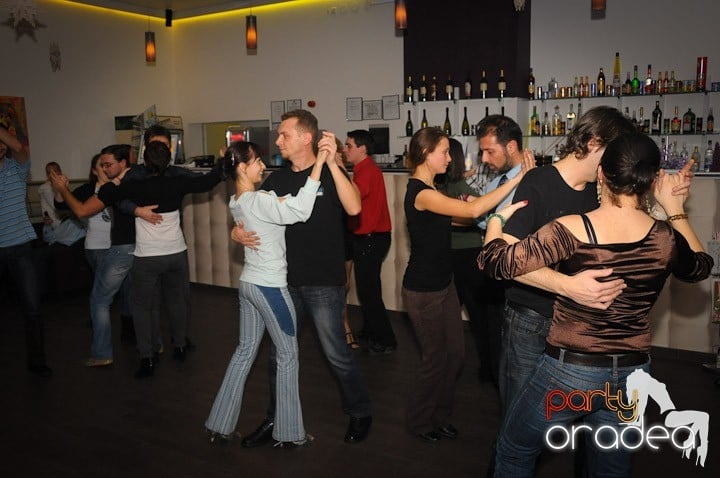 Seară de dans în Blondy's Art Café, 