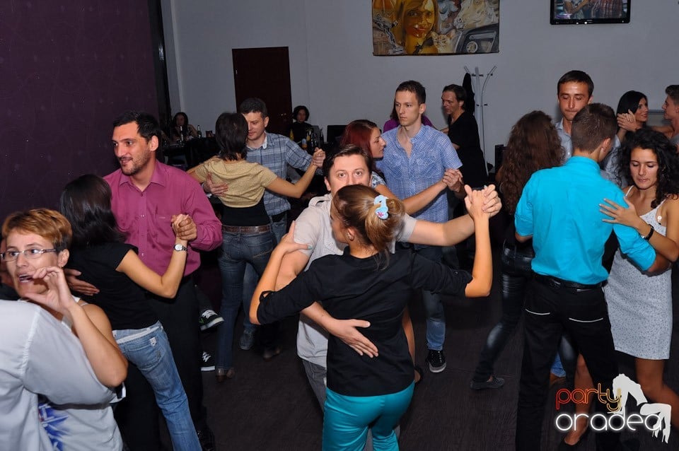 Seară de dans în Blondy's Art Café, 