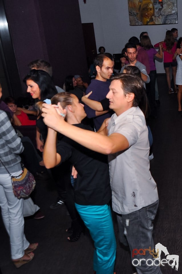 Seară de dans în Blondy's Art Café, 