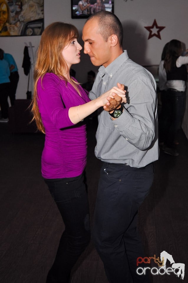 Seară de dans în Blondy's Art Café, 