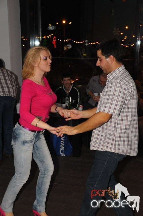 Seară de dans în Blondy's Art Café, 