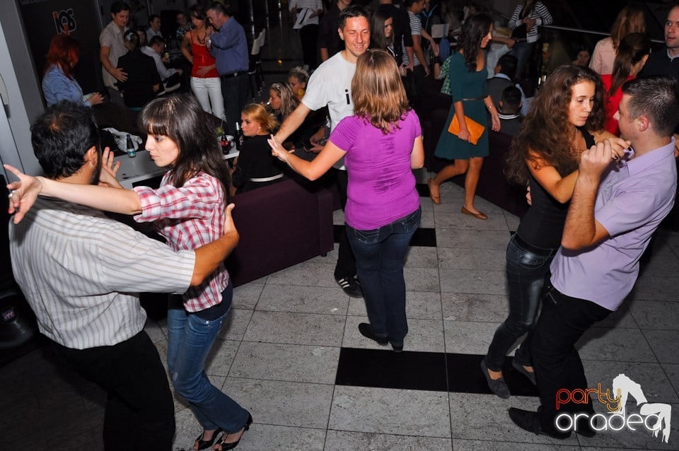 Seară de dans în Blondy's Art Café, 