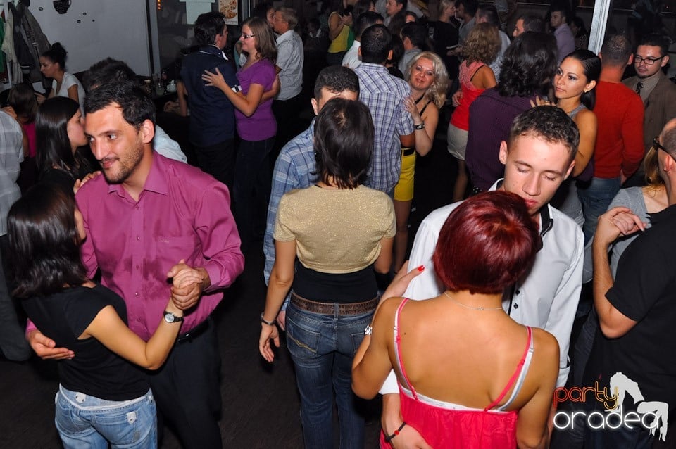 Seară de dans în Blondy's Art Café, 