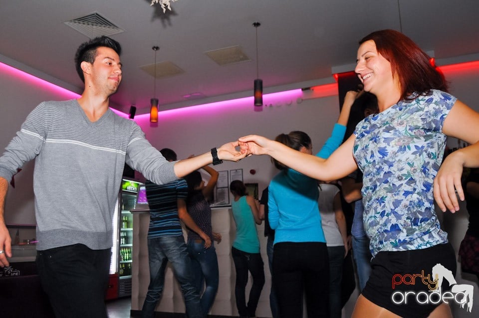 Seară de dans în Blondy's Art Café, 