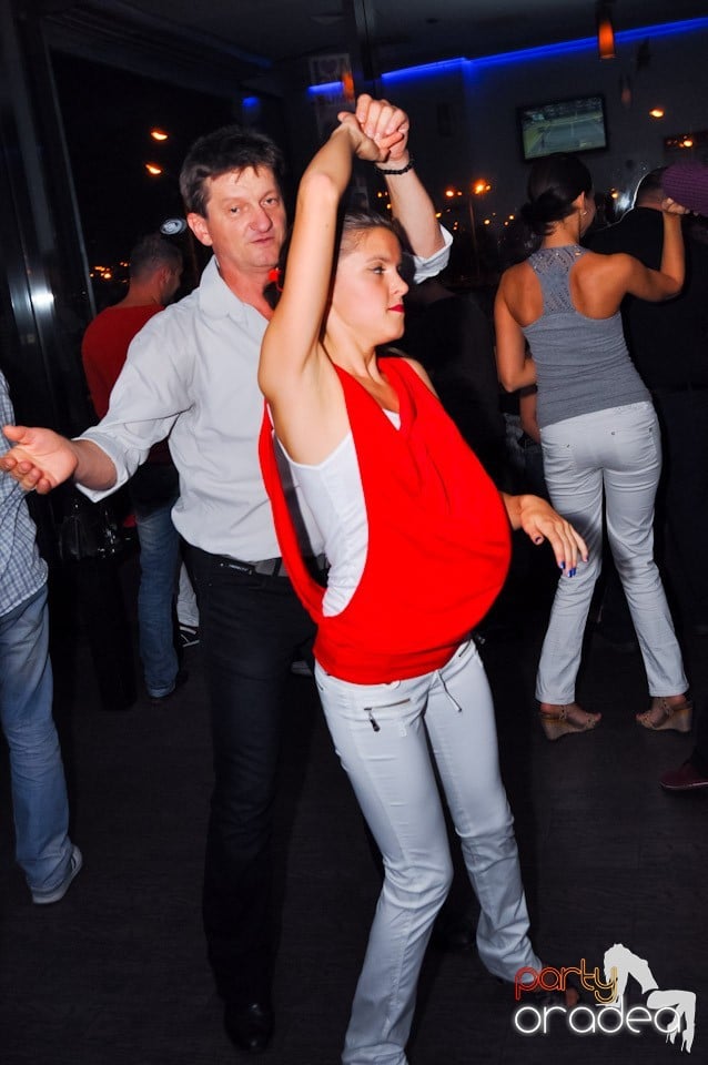 Seară de dans în Blondy's Art Café, 