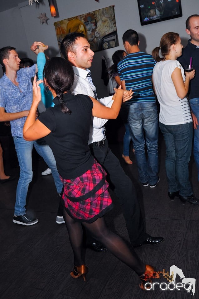 Seară de dans în Blondy's Art Café, 