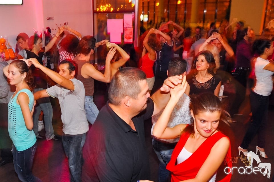 Seară de dans în Blondy's Art Café, 