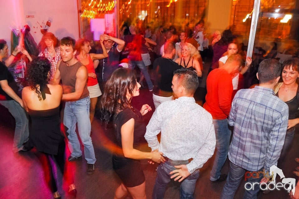 Seară de dans în Blondy's Art Café, 