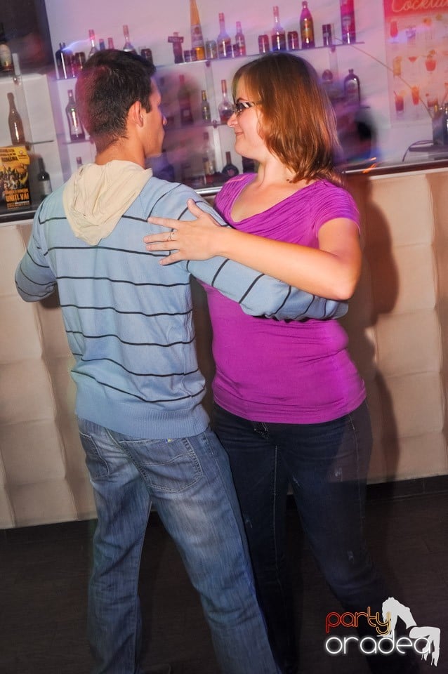 Seară de dans în Blondy's Art Café, 