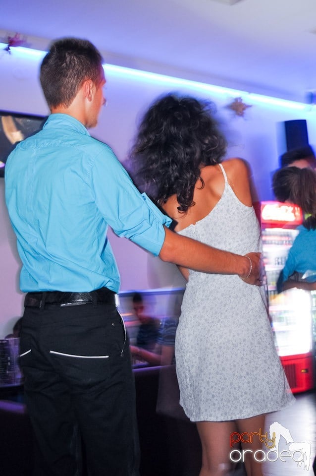 Seară de dans în Blondy's Art Café, 