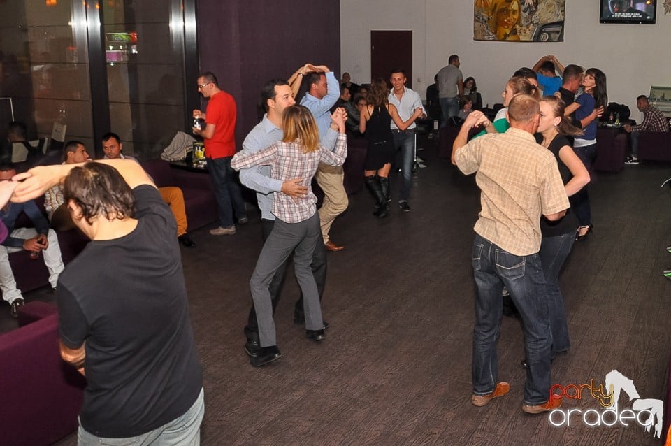 Seară de dans în Blondy's Art Café, 