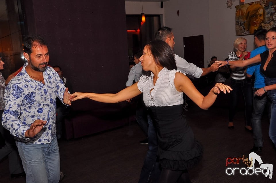 Seară de dans în Blondy's Art Café, 