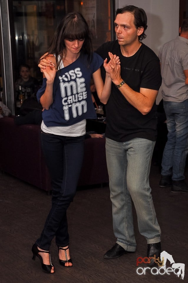 Seară de dans în Blondy's Art Café, 