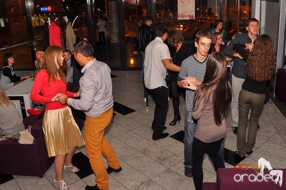 Seară de dans în Blondy's Art Café, 