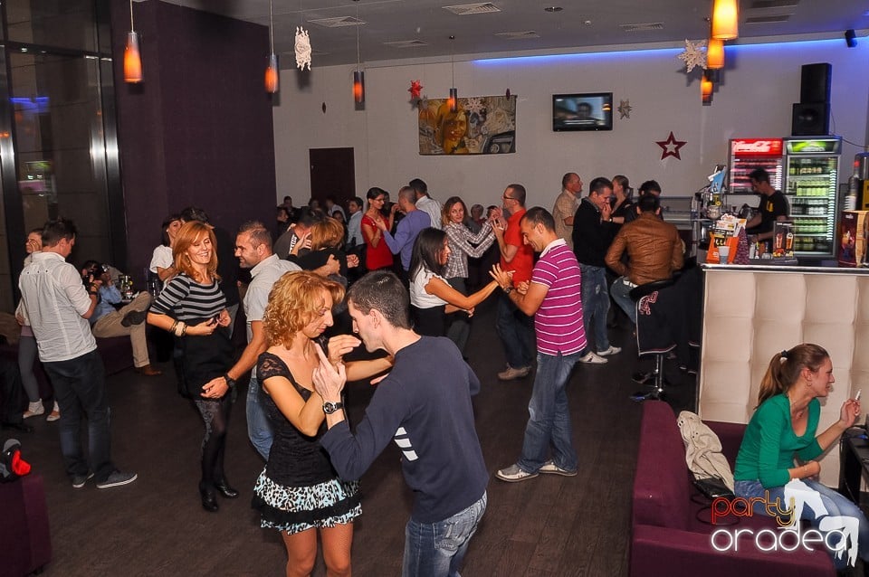 Seară de dans în Blondy's Art Café, 