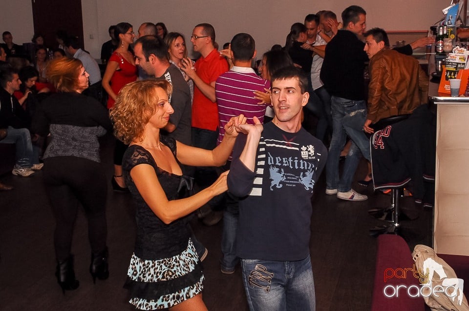 Seară de dans în Blondy's Art Café, 