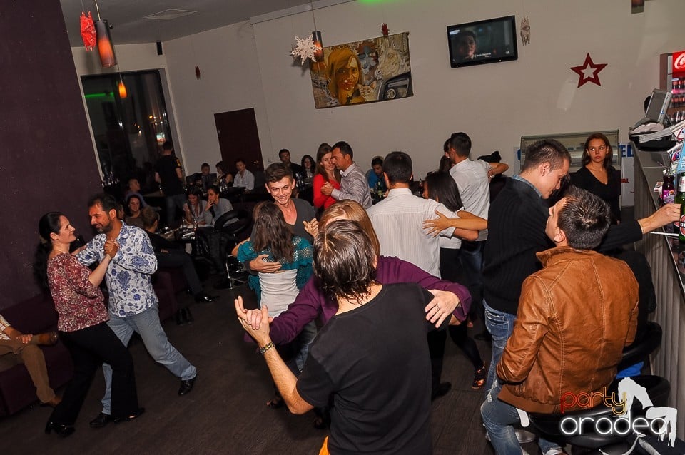 Seară de dans în Blondy's Art Café, 