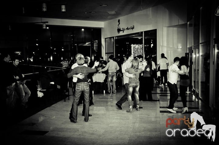 Seară de dans în Blondy's Art Café, 