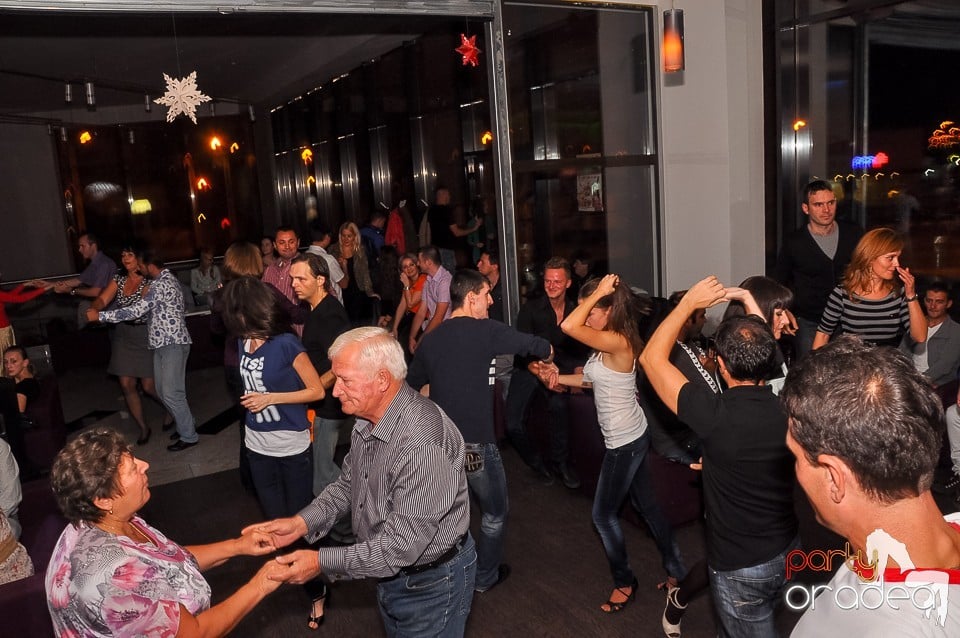 Seară de dans în Blondy's Art Café, 