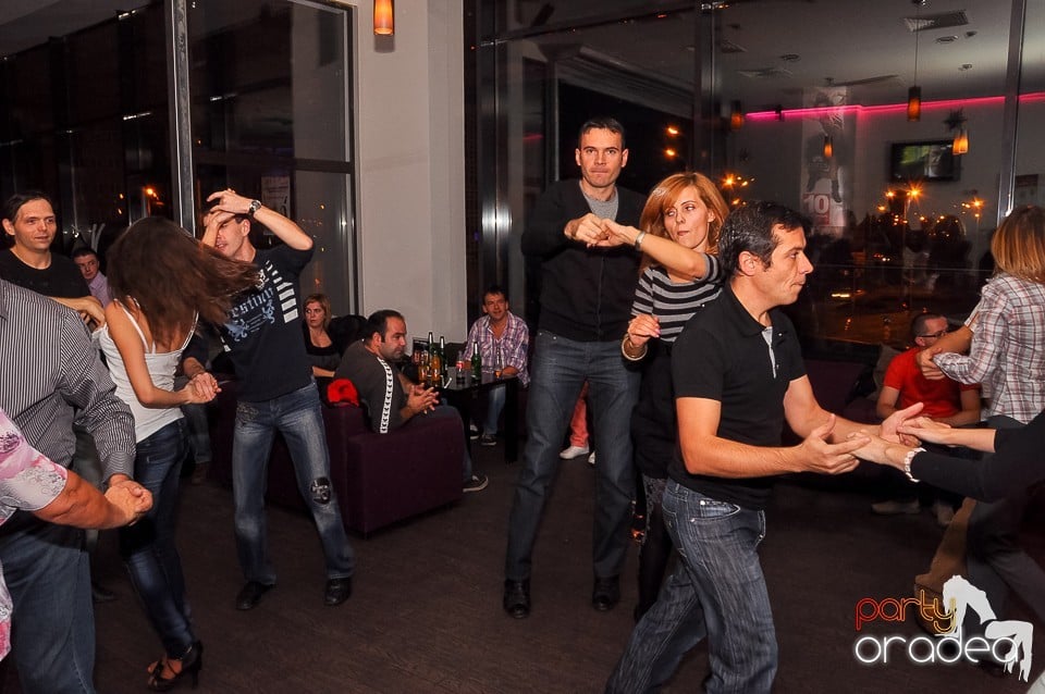 Seară de dans în Blondy's Art Café, 