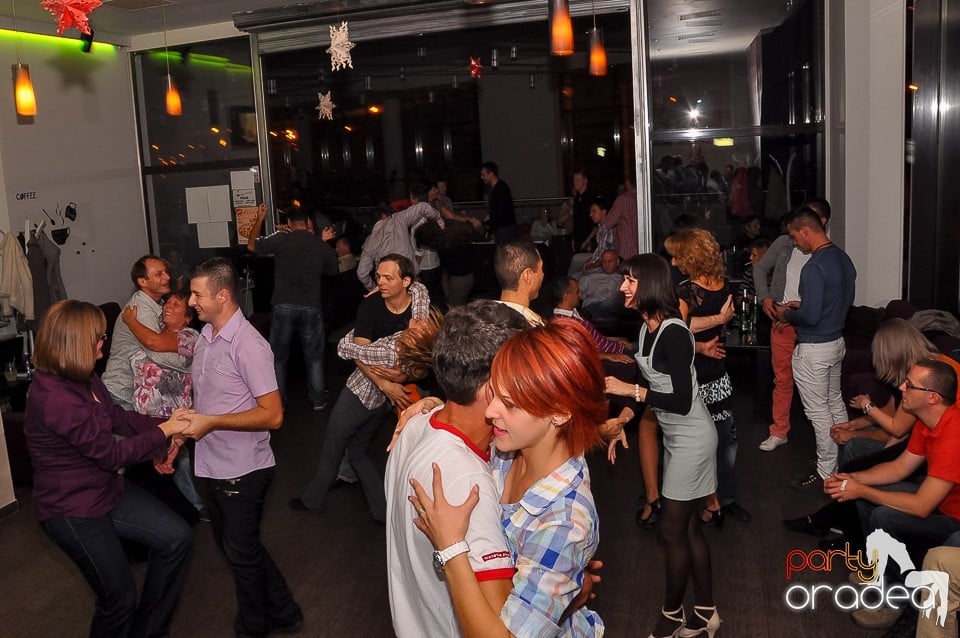 Seară de dans în Blondy's Art Café, 