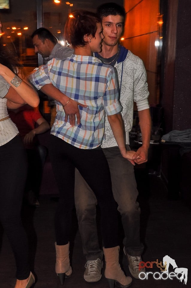 Seară de dans în Blondy's Art Café, 