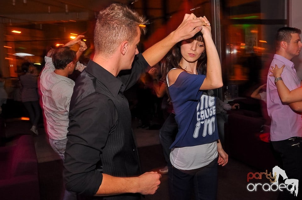 Seară de dans în Blondy's Art Café, 