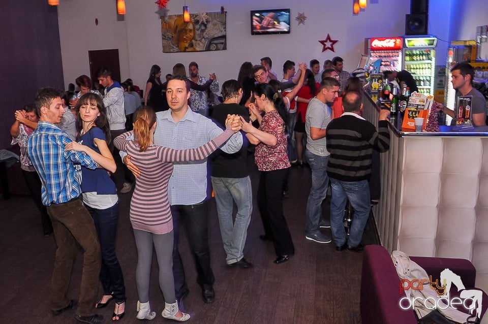 Seară de dans în Blondy's Art Café, 