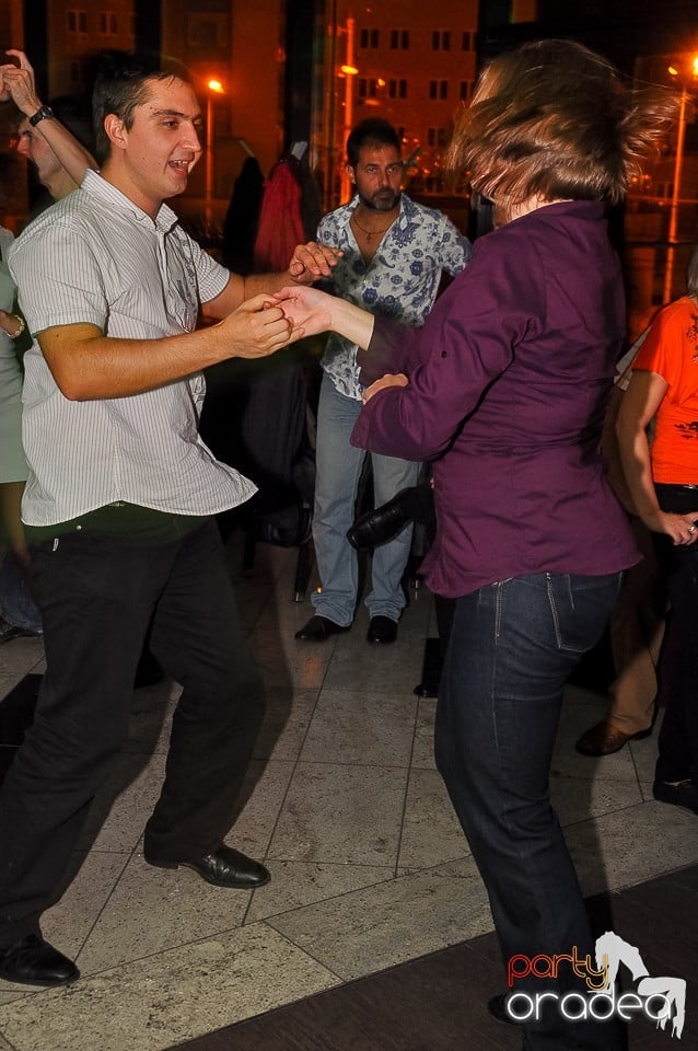 Seară de dans în Blondy's Art Café, 