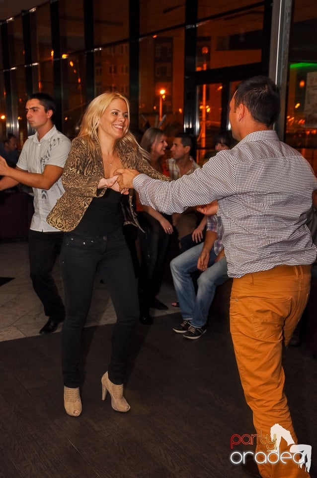 Seară de dans în Blondy's Art Café, 