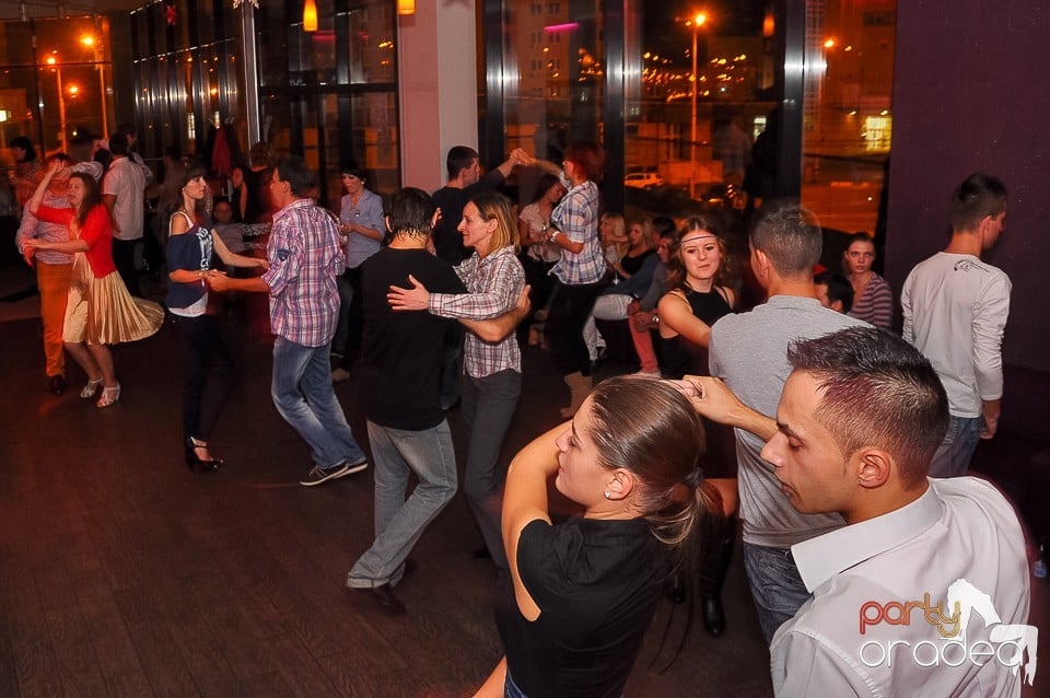 Seară de dans în Blondy's Art Café, 