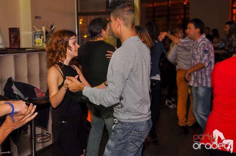 Seară de dans în Blondy's Art Café, 