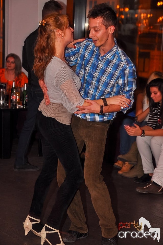 Seară de dans în Blondy's Art Café, 