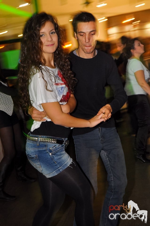 Seară de dans în Blondy's Art Café, 