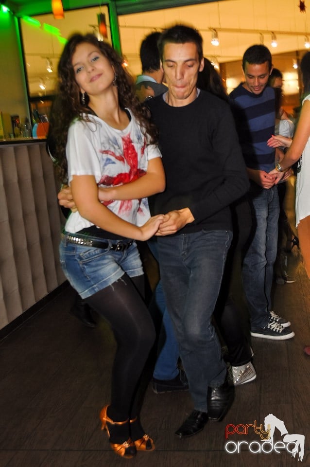 Seară de dans în Blondy's Art Café, 