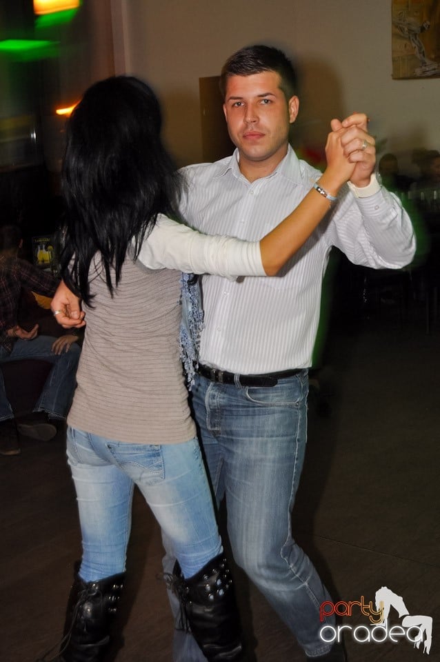 Seară de dans în Blondy's Art Café, 